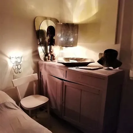 Bologna, Porzione Di Casa Con Parcheggio